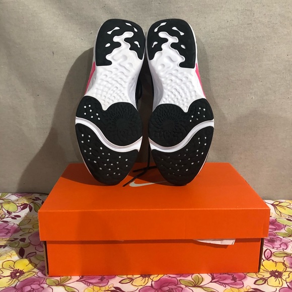 Nike Women Running Shoe - Picture 4 of 7